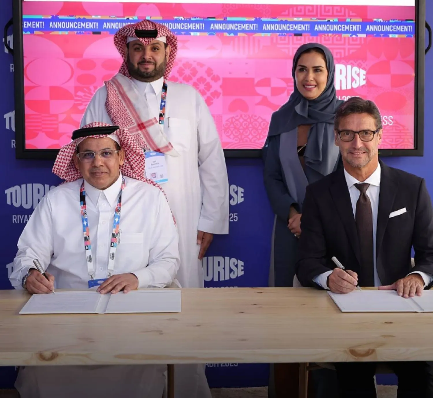 «رؤى المدينة القابضة» توقع اتفاقية شراكة إدارة وتشغيل بقطاع الفنادق مع «أديرا»