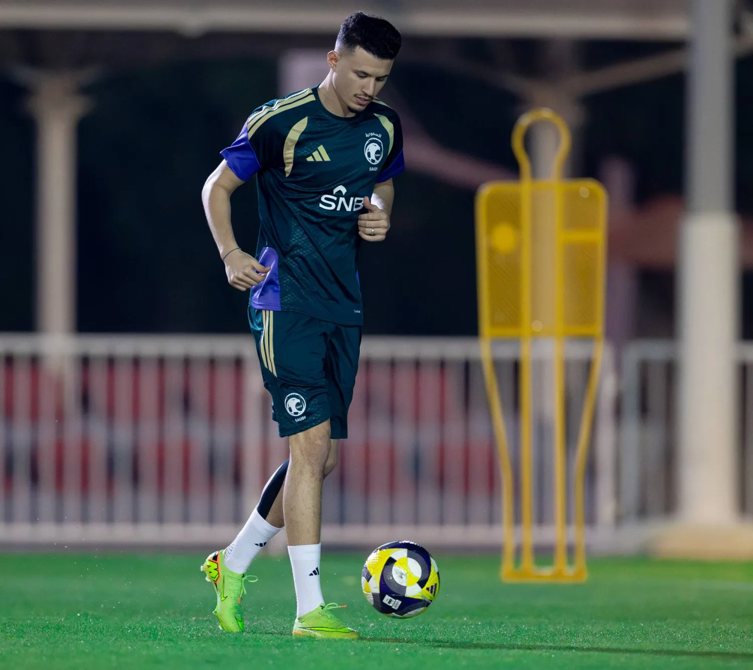 عبد الله الحمدان لاعب المنتخب السعودي (الشرق الأوسط) 