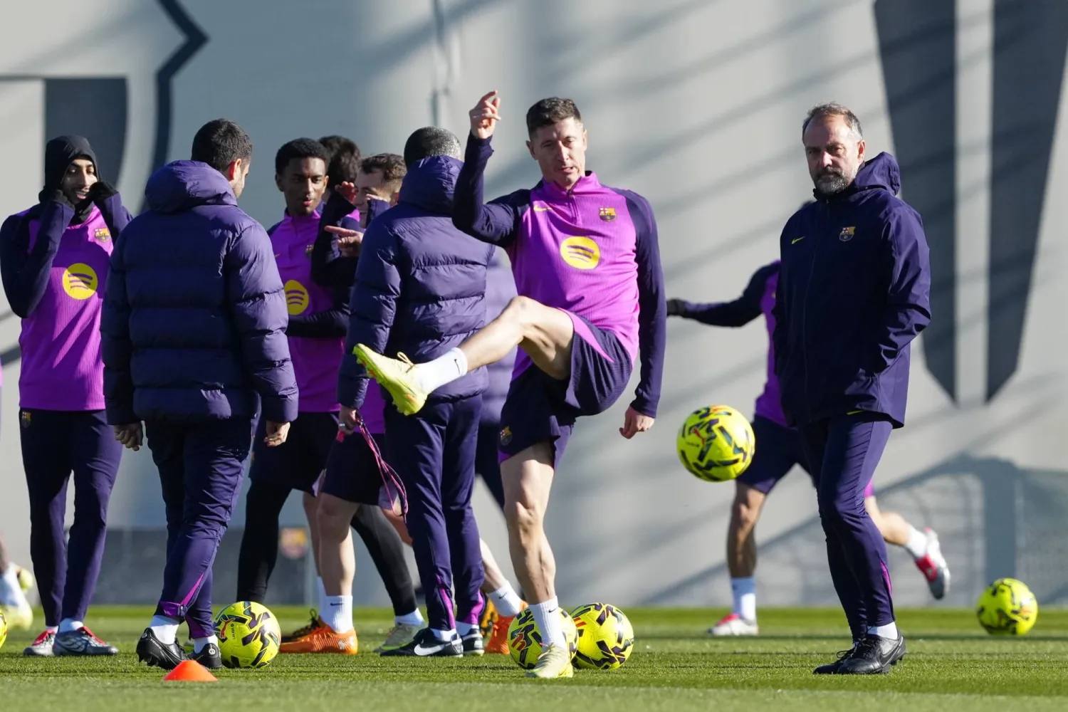 برشلونة يواصل الاستعداد للقمة أمام أتلتيكو (إ.ب.أ)
