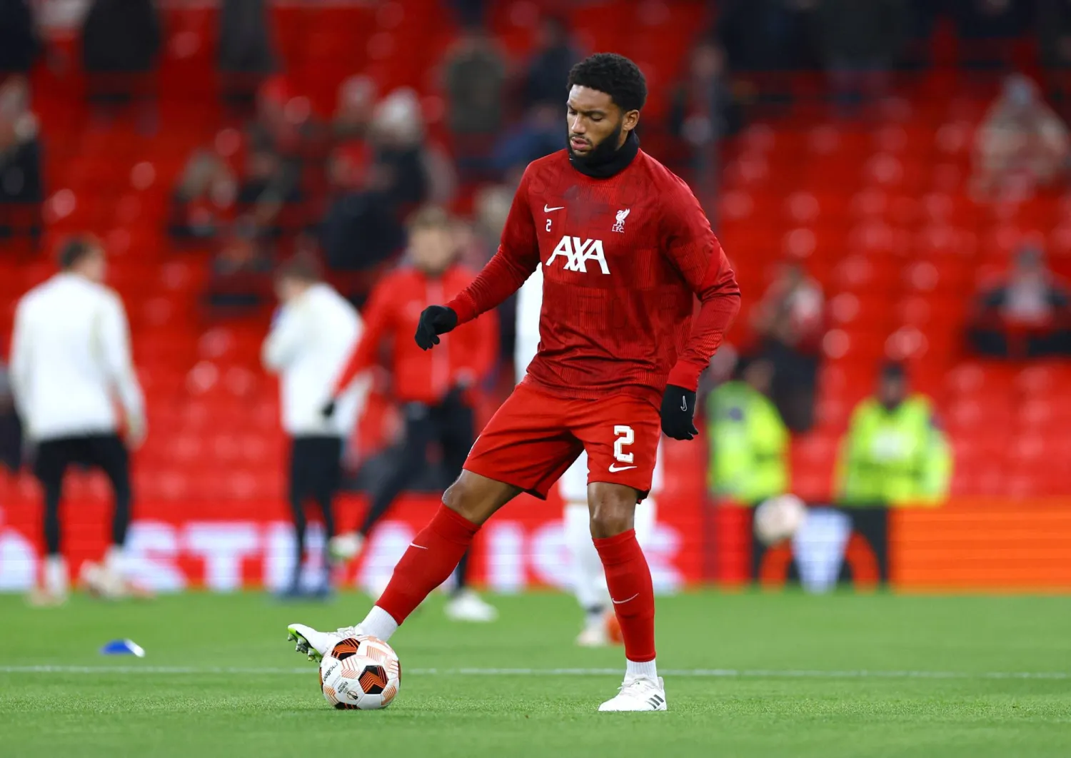 جو غوميز مدافع ليفربول (رويترز)