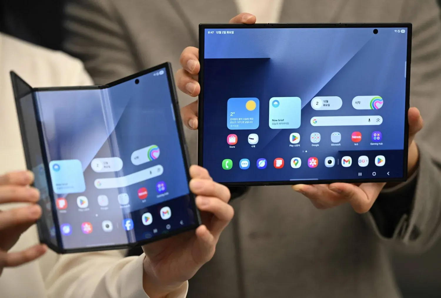 Samsung'un Galaxy Z TriFold telefonunun tanıtımından, 2 Aralık 2025, Seul (AFP)