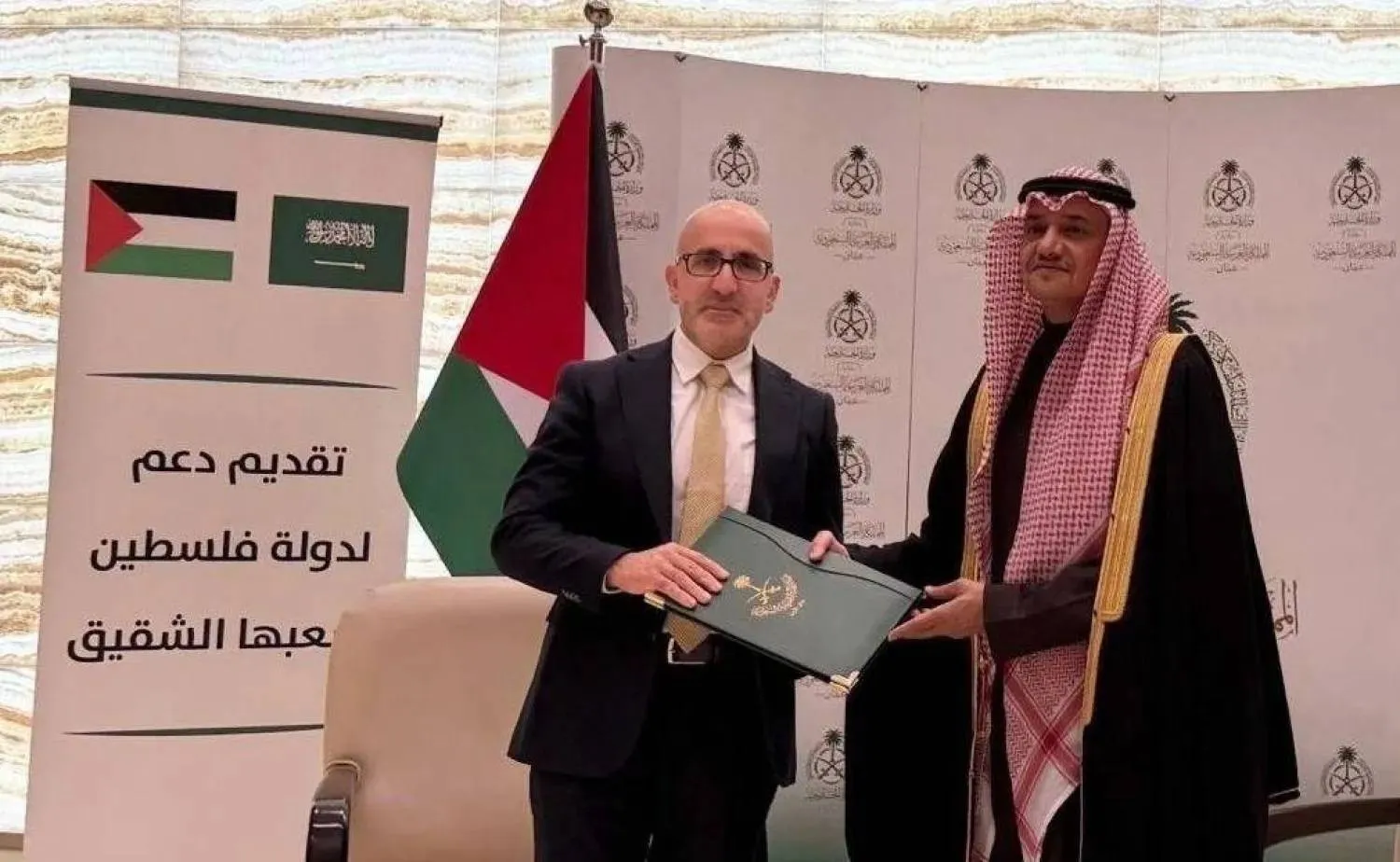 Saudi Ambassador to Jordan Prince Mansour bin Khalid bin Farhan and Palestinian Minister of Planning and International Cooperation Dr. Estephan Salameh meet at the Saudi embassy in Amman. (WAFA)
