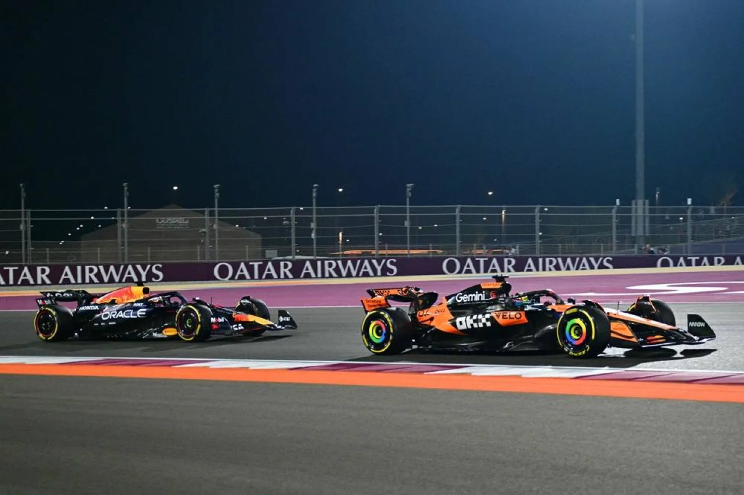  McLaren's Australian driver Oscar Piastri (R) and Red Bull Racing's Dutch driver Max Verstappen drive during the Formula One Qatar Grand Prix at the Lusail International Circuit in Lusail on November 30, 2025. (AFP)