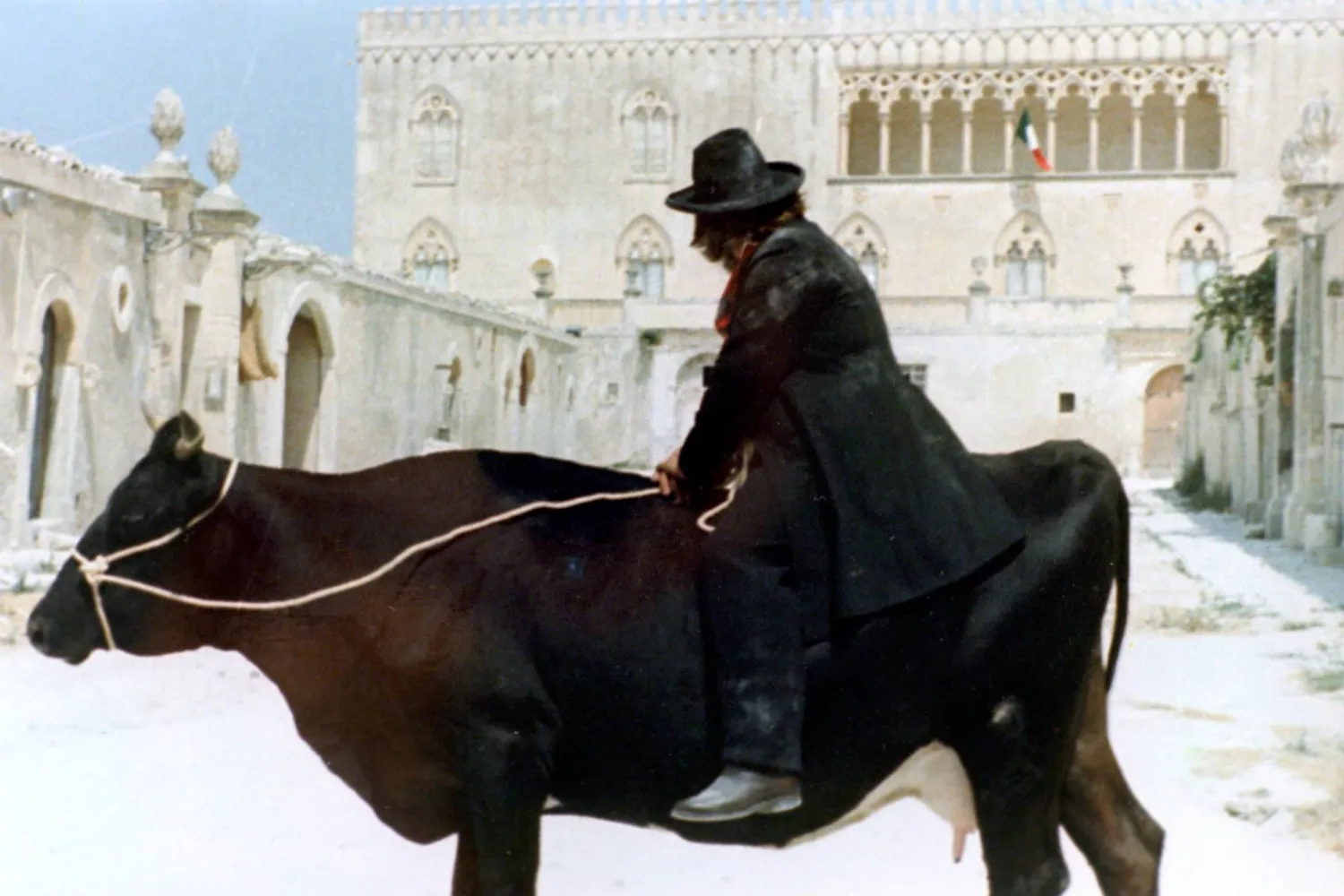 صقلية في مراياها المتكسّرة (متروبوليس)