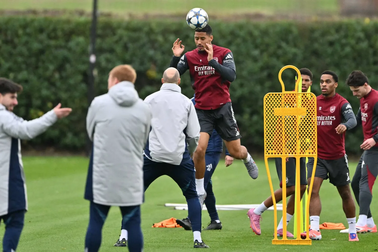  ويليام ساليبا قد يعود للمشاركة في مباراة الغد أمام برنتفورد (أ.ف.ب)
