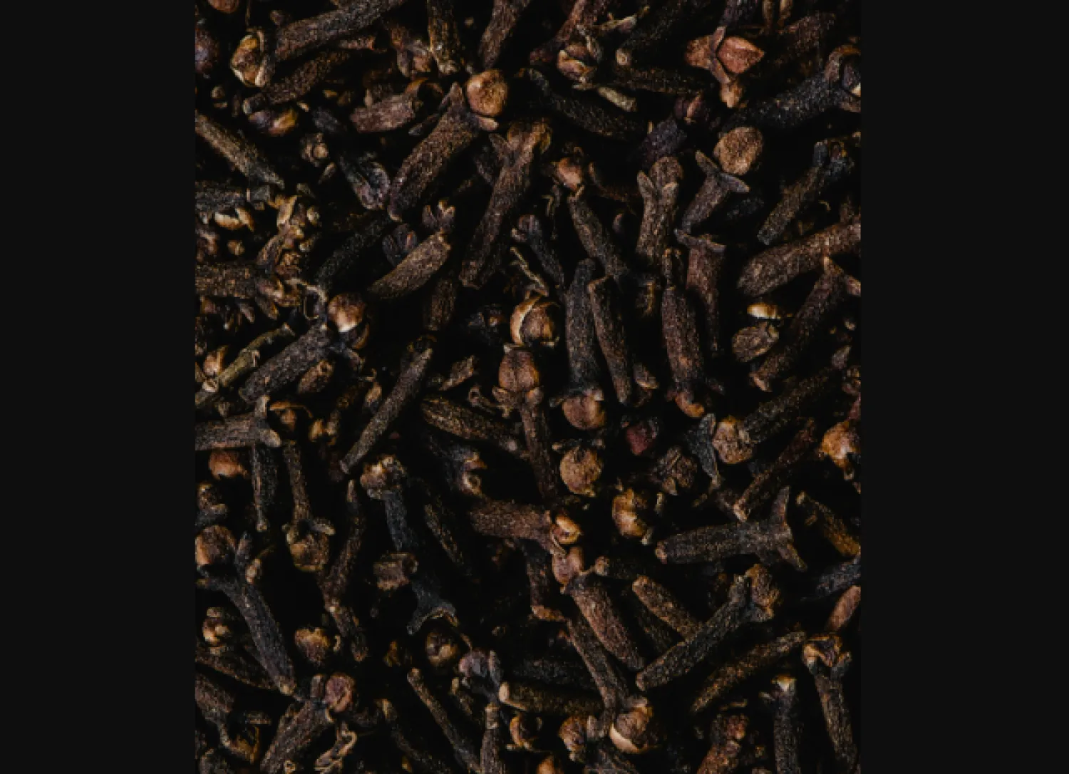 القرنفل يُخفف عسر الهضم ويُقلل الغازات (بيكسلز)