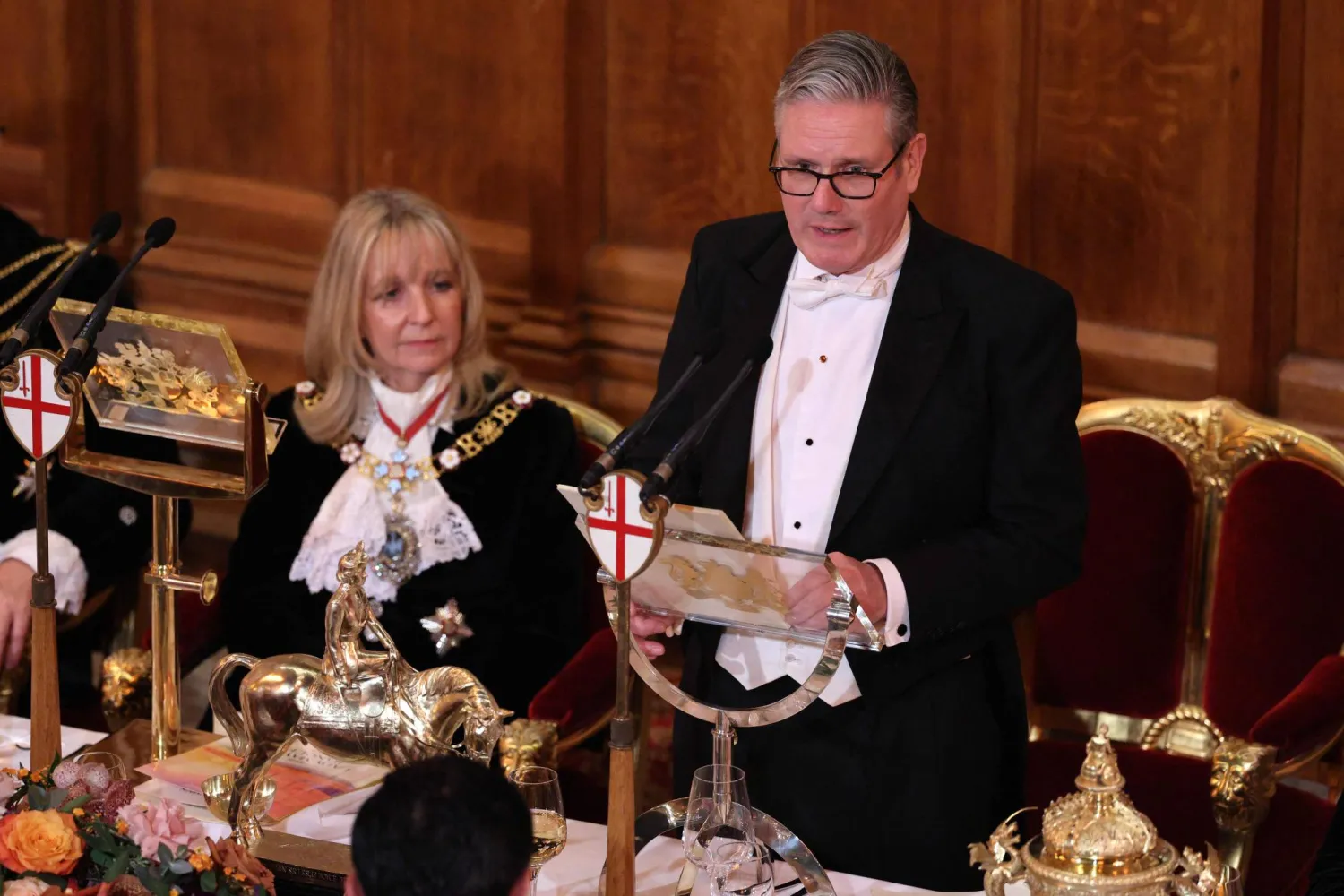 رئيس الوزراء البريطاني كير ستارمر يلقي كلمة خلال مأدبة عشاء عمدة لندن بقاعة غيلدهول في وسط لندن... 1 ديسمبر 2025 (أ.ف.ب)