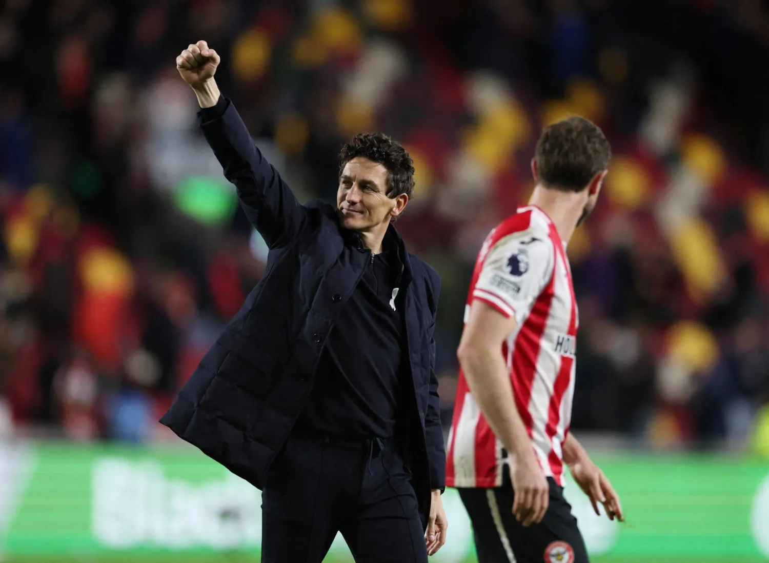 كيث أندروز مدرب برينتفورد (رويترز)