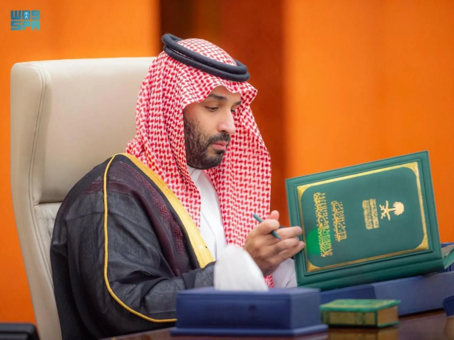 ولي العهد رئيس مجلس الوزراء الأمير محمد بن سلمان مترئساً جلسة مجلس الوزراء الخاصة بإقرار ميزانية العام 2026 (واس)