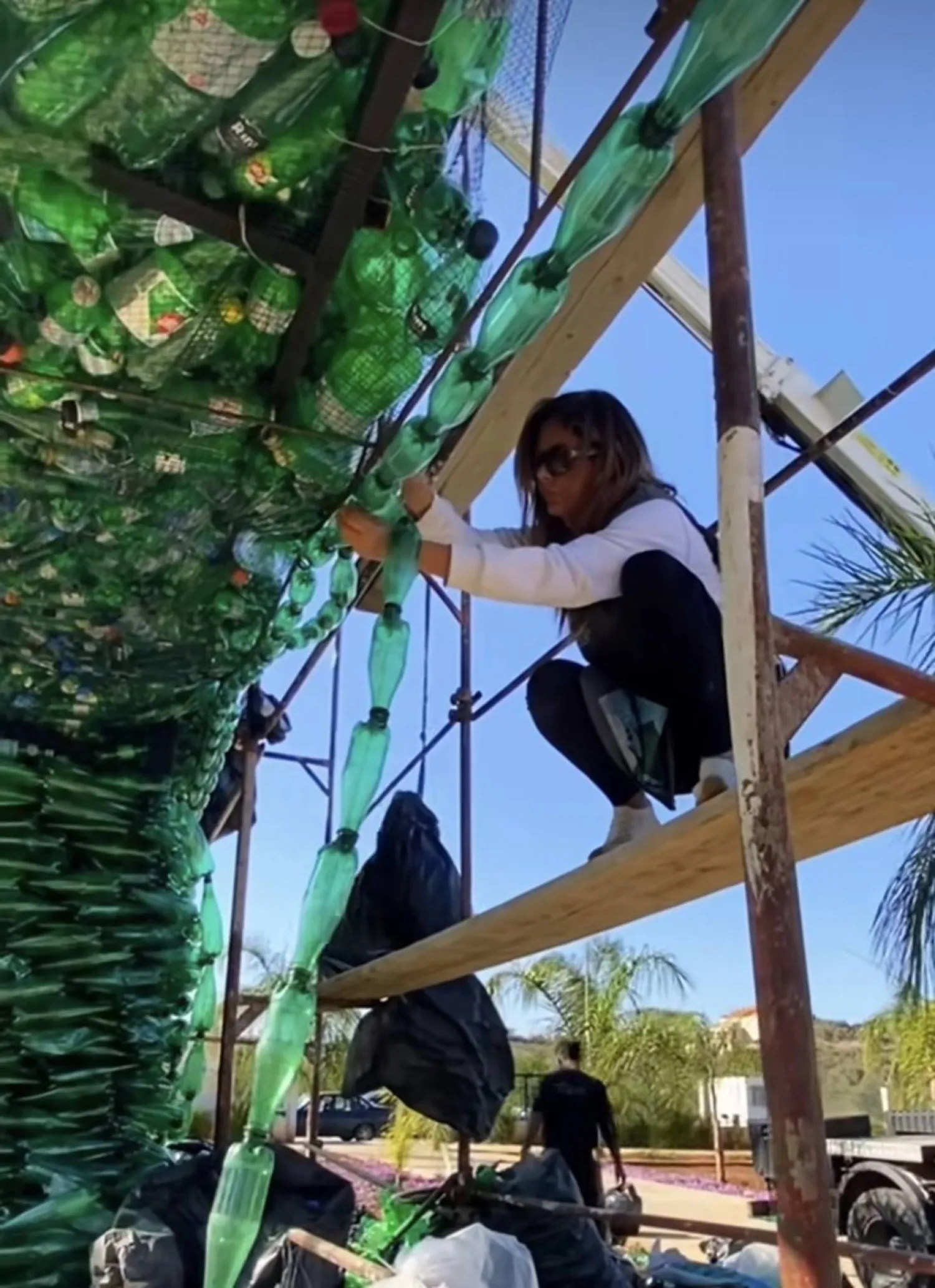 تركب مشروعاتها وحدها من دون فريق عمل (كارولين شبطيني)