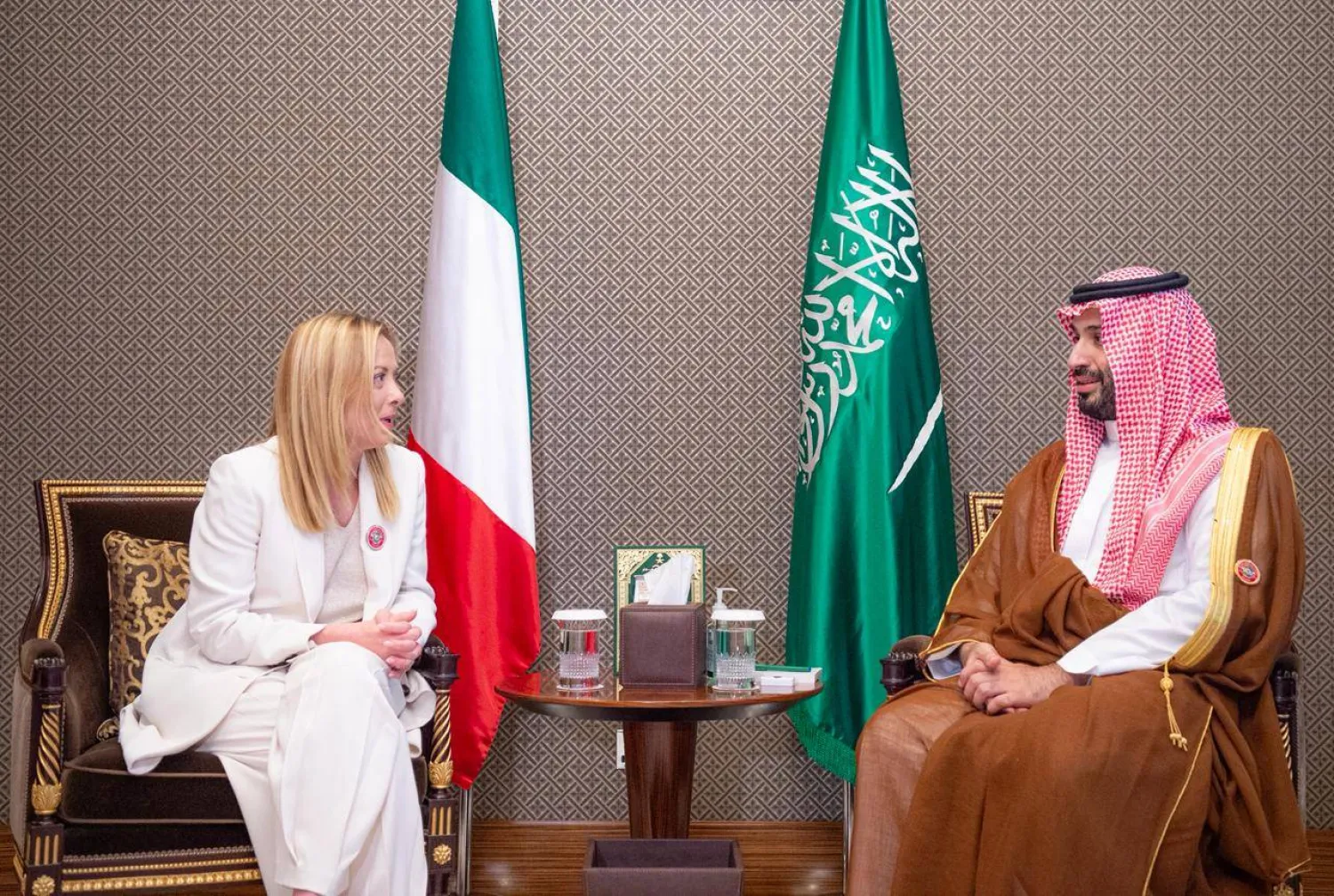 ولي العهد السعودي خلال لقائه رئيسة الوزراء الإيطالية في العاصمة البحرينية المنامة الأربعاء (واس)