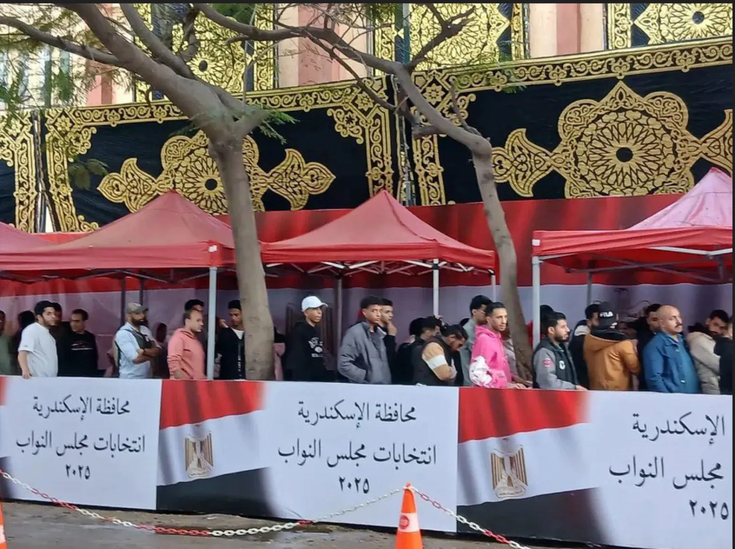 مصريون أمام اللجان في انتخابات إعادة إحدى الدوائر الملغاة بالإسكندرية الأربعاء (تنسيقية شباب الأحزاب)