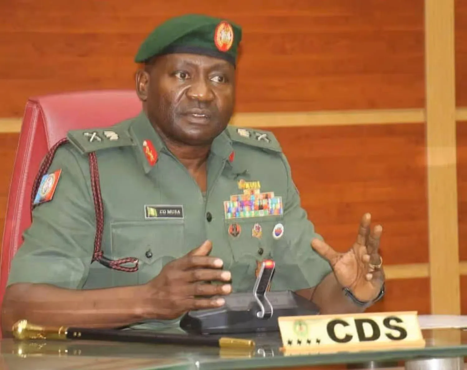 الفريق المتقاعد كريستوفر موسى المرشح لتولي منصب وزير الدفاع الجديد في نيجيريا (إعلام محلي)