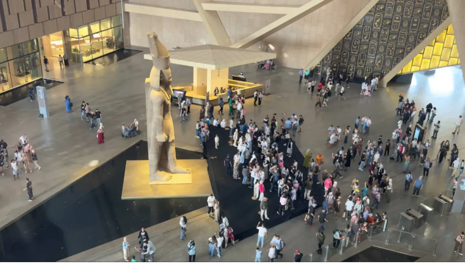 بهو المتحف المصري الكبير (الشرق الأوسط)
