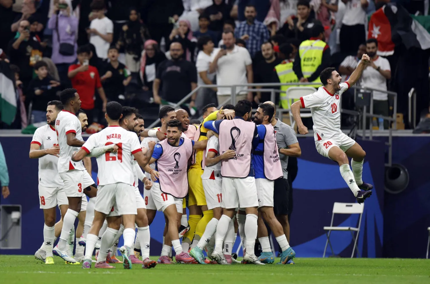 فرحة أردنية بالهدف الثاني (رويترز) 