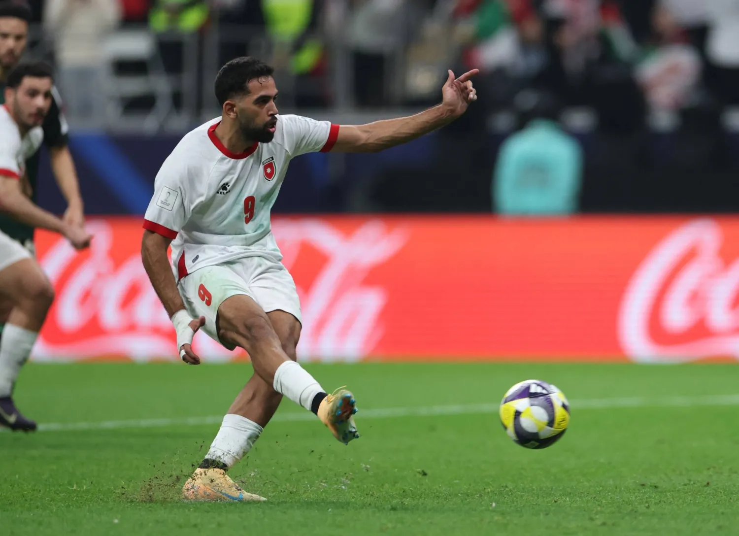 علوان سجل ركلة جزاء وأهدر أخرى أمام الإمارات (رويترز)