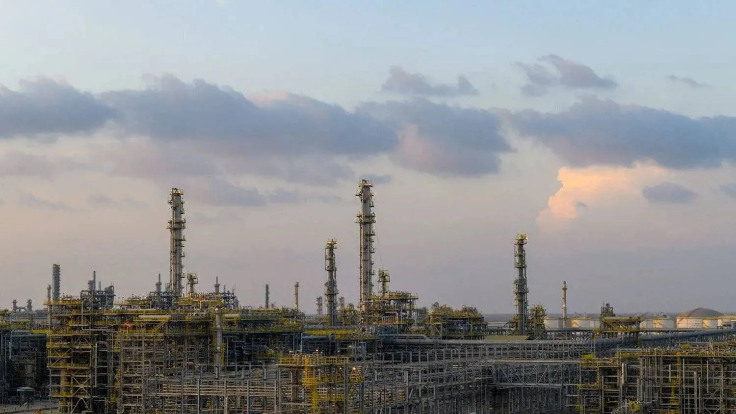 The resources at Jafurah are now estimated at 229 trillion standard cu ft of gas and 75 billion barrels of condensates. (Saudi Aramco)