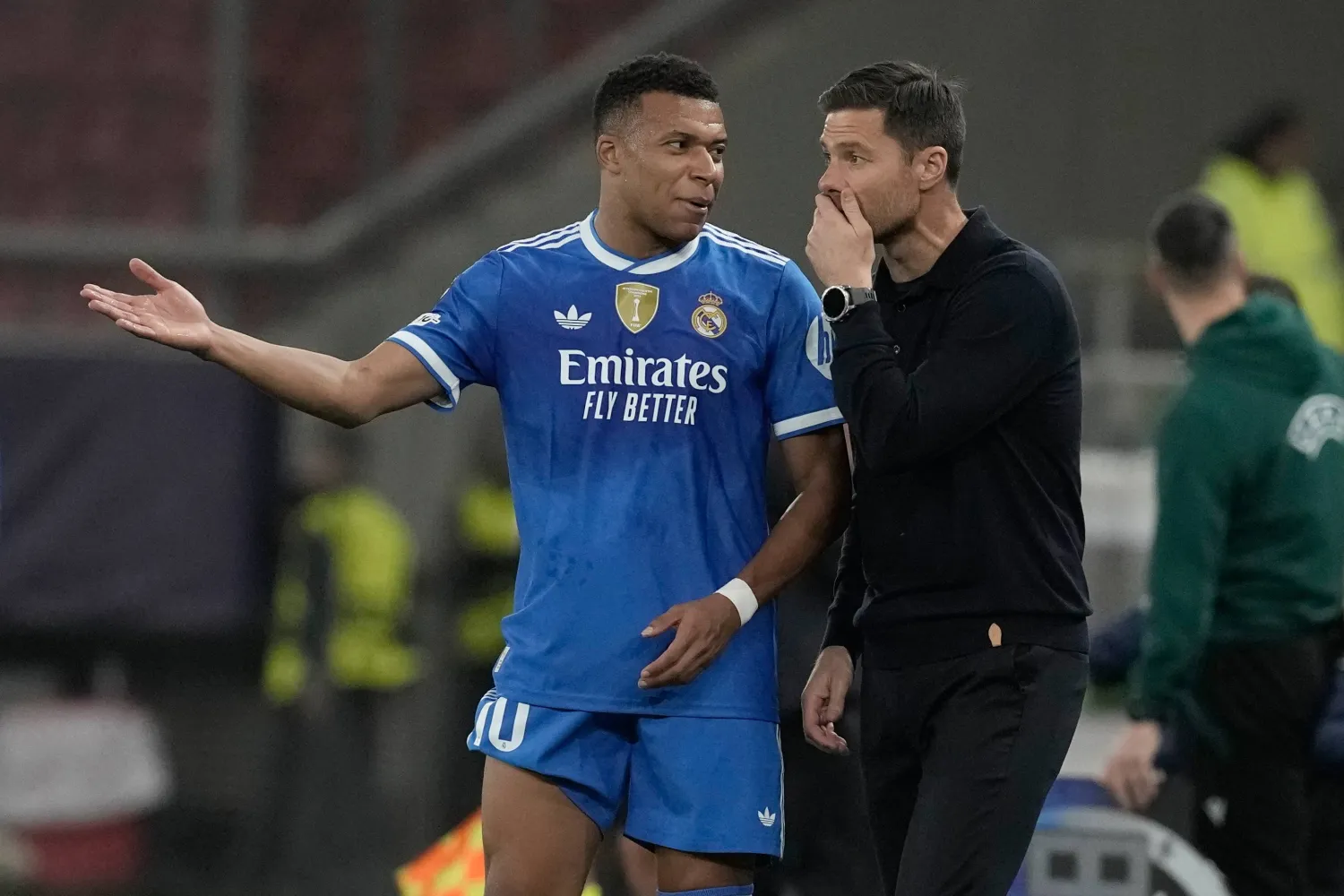 ألونسو يثني على ريال مدريد ومبابي بعد الفوز (أ.ب)