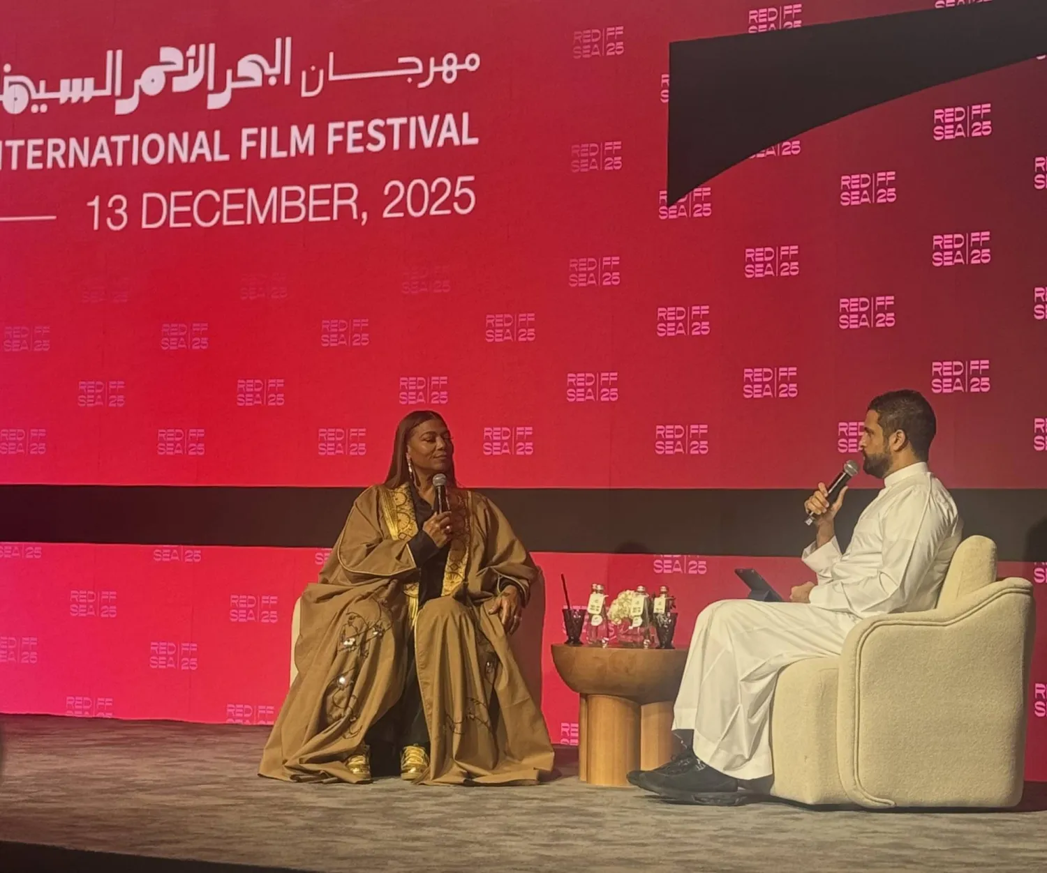 أيقونة الهيب هوب كوين لطيفة ترتدي البشت السعودي (تصوير: إيمان الخطاف)