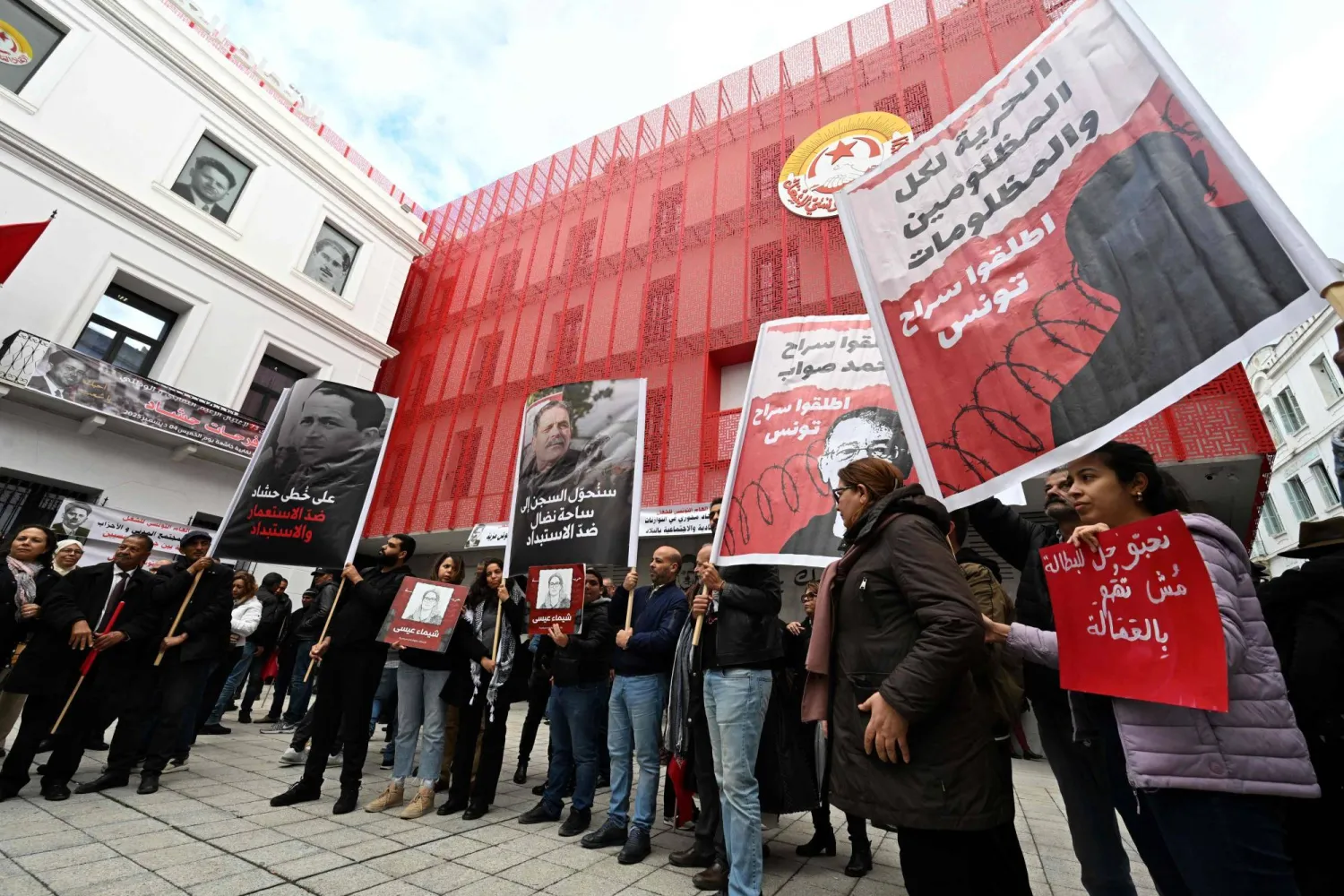 من مظاهرة سابقة نظمها اتحاد الشغل التونسي في ديسمبر الماضي (أ.ف.ب)
