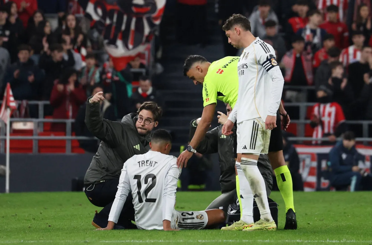 الظهير الأيمن الإنجليزي ترنت ألكسندر - أرنولد تعرض لإصابة في الفخذ (رويترز)