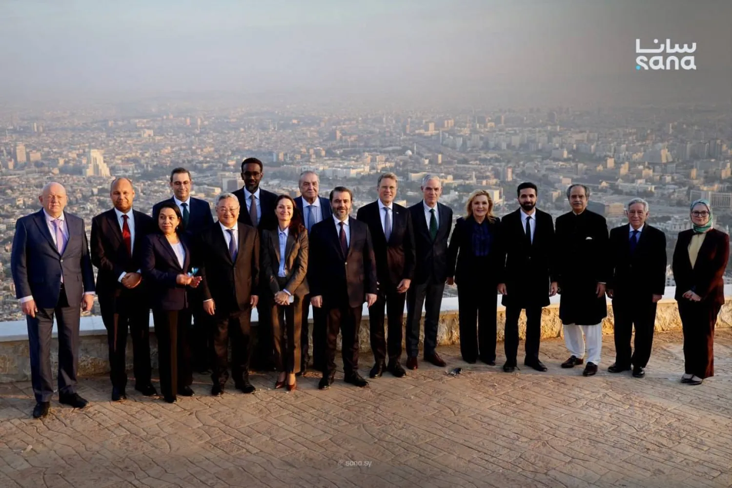 وزير الخارجية أسعد حسن الشيباني يرافق وفد مجلس الأمن الدولي في زيارة إلى قمة جبل قاسيون بدمشق (سانا)