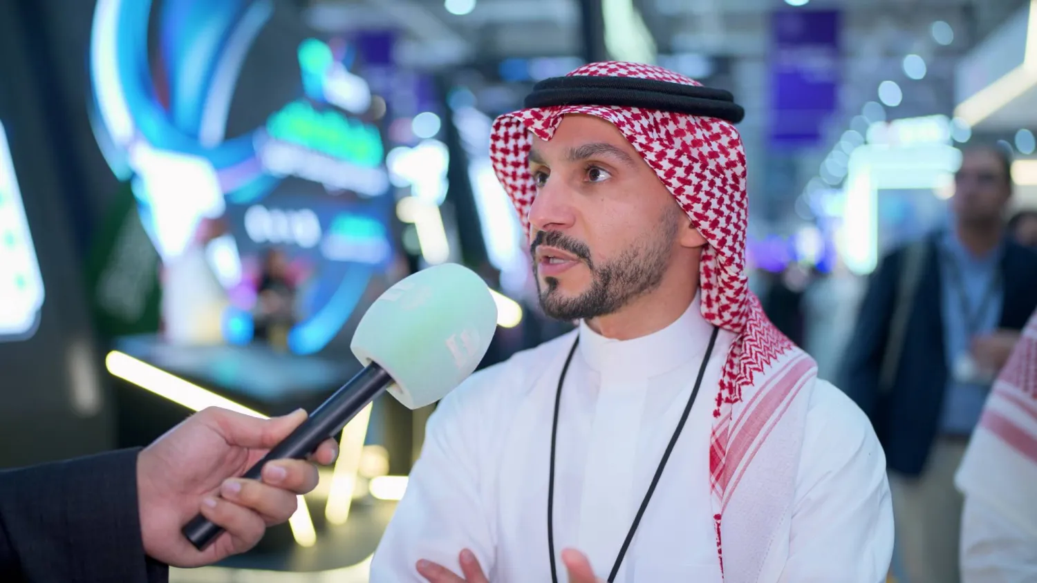 خالد السليم نائب الرئيس التنفيذي لقطاع الأعمال في الاتحاد السعودي للأمن السيبراني والبرمجة والدرونز متحدثاً لـ«الشرق الأوسط» (تصوير: تركي العقيلي)