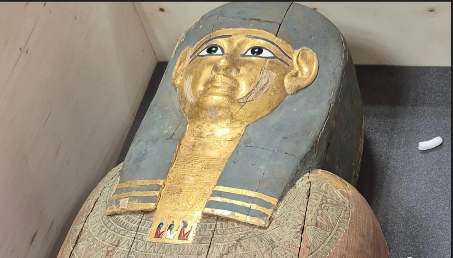 التابوت العائد إلى مصر من بلجيكا (وزارة السياحة والآثار)