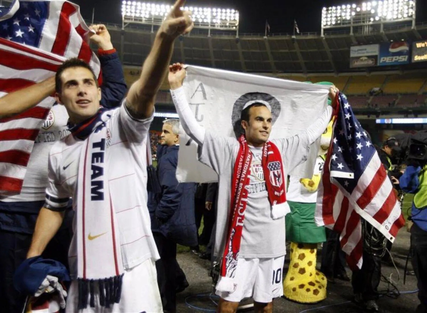 منتخب أميركا يستعد لخوض كأس العالم على أرضه (رويترز)