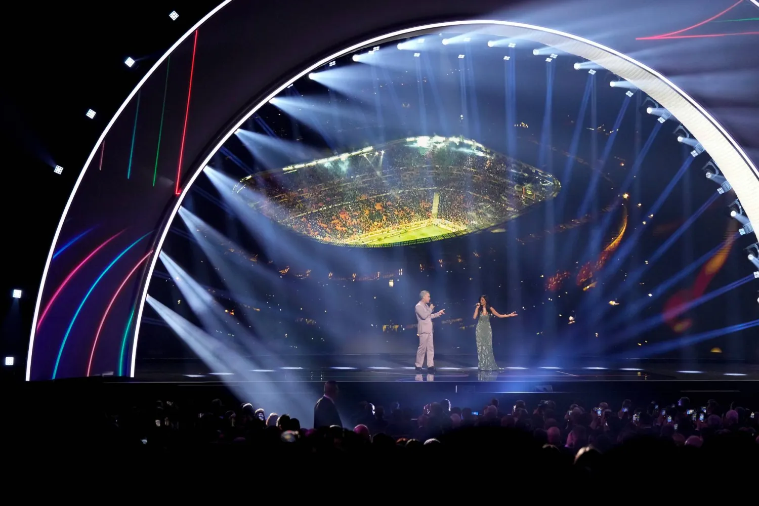 من فعاليات حفل سحب قرعة كأس العالم لكرة القدم 2026 في مركز كينيدي بواشنطن (أ.ب)
