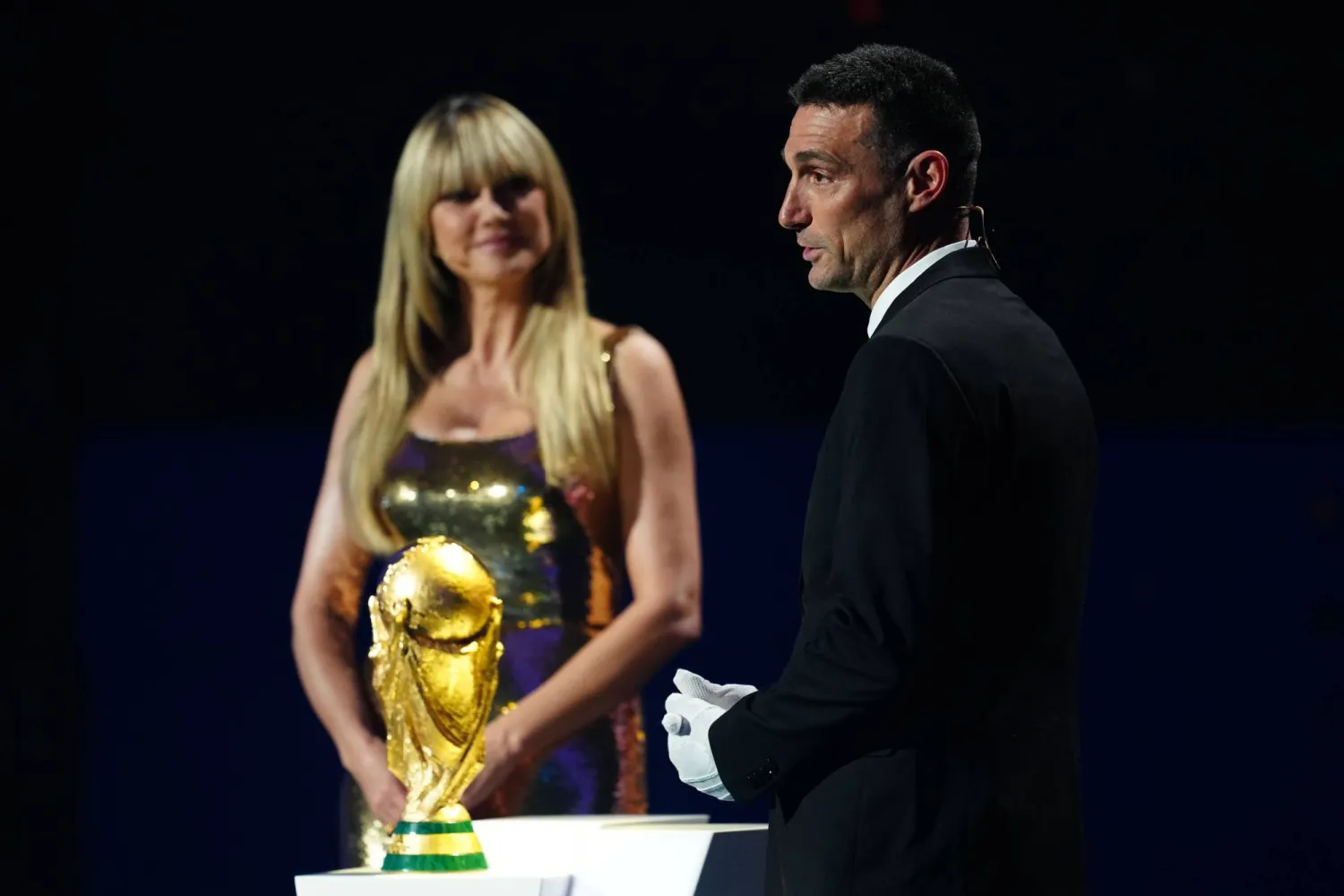 ليونيل سكالوني مدرب الأرجنتين في قرعة المونديال (أ.ب)