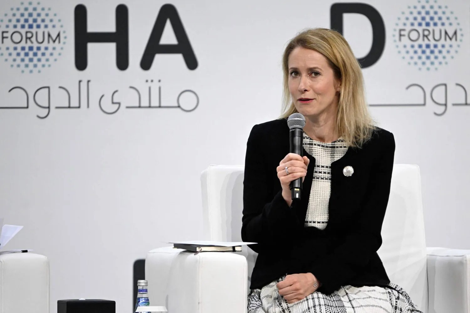 مسؤولة السياسة الخارجية في الاتحاد الأوروبي كايا كالاس تتحدّث في منتدى الدوحة يوم 6 ديسمبر (أ.ف.ب)