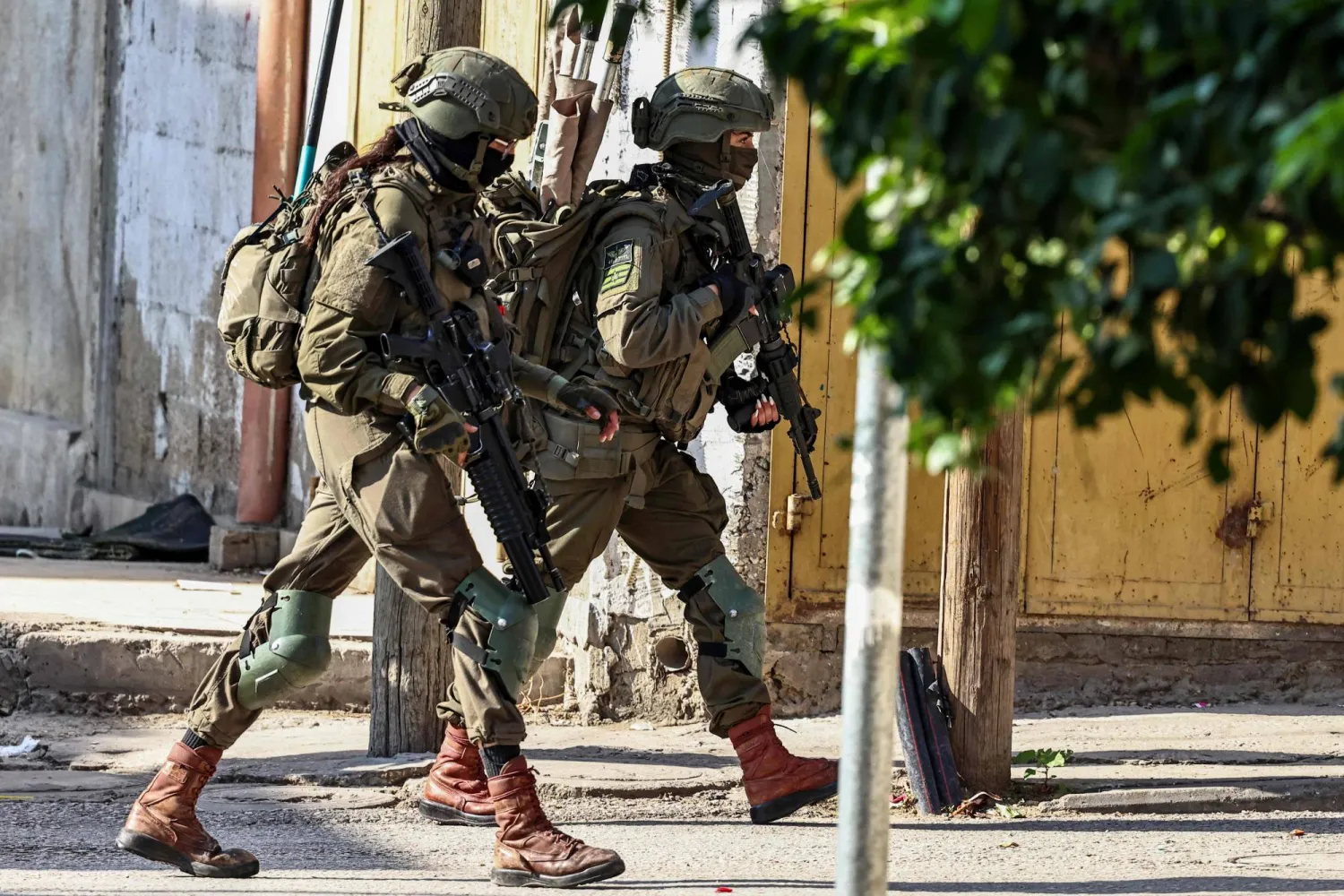 جنود إسرائيليون خلال عملية عسكرية في الضفة الغربية (أ.ف.ب)