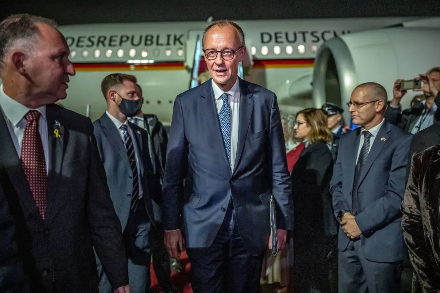 Almanya Başbakanı Friedrich Merz'in Tel Aviv Havalimanı'na varış anı (DPA)