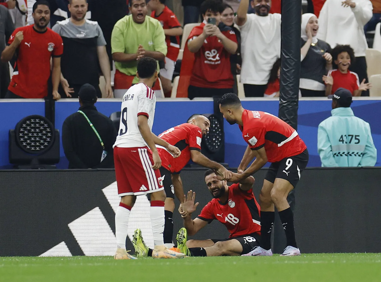 فرحة مصرية بهدف التعادل (رويترز)