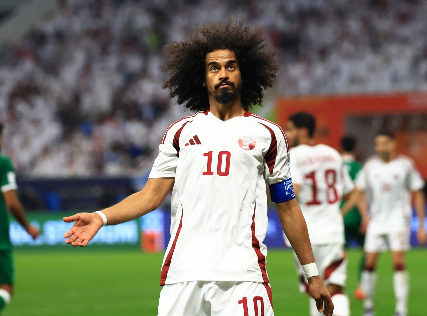 أكرم عفيف أحد ابرز أوراق المنتخب القطري (رويترز)