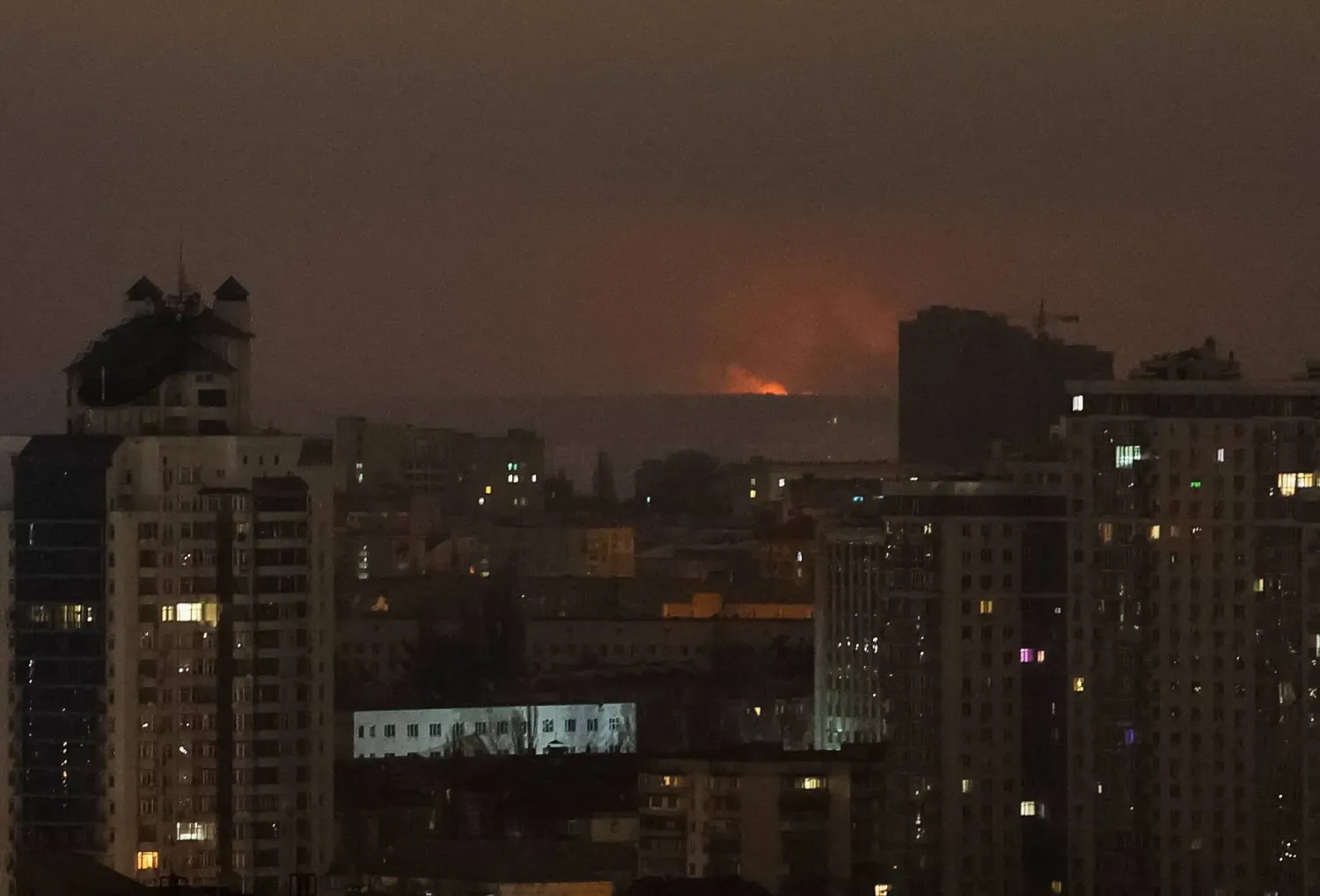 Rusya'nın dün düzenlediği füze saldırısında Ukrayna'nın başkenti Kiev'de patlamalar meydana geldi (Reuters)