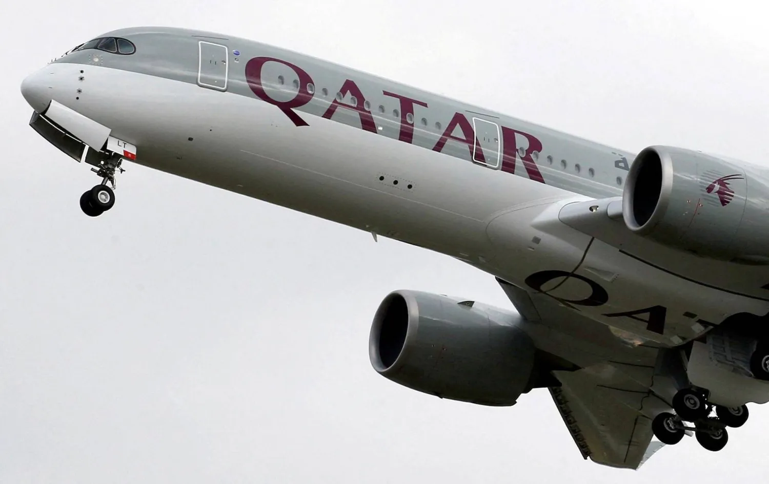 A Qatar Airways Airbus A350-900 aircraft takes off in Colomiers near Toulouse, France, October 19, 2017. (Reuters) 