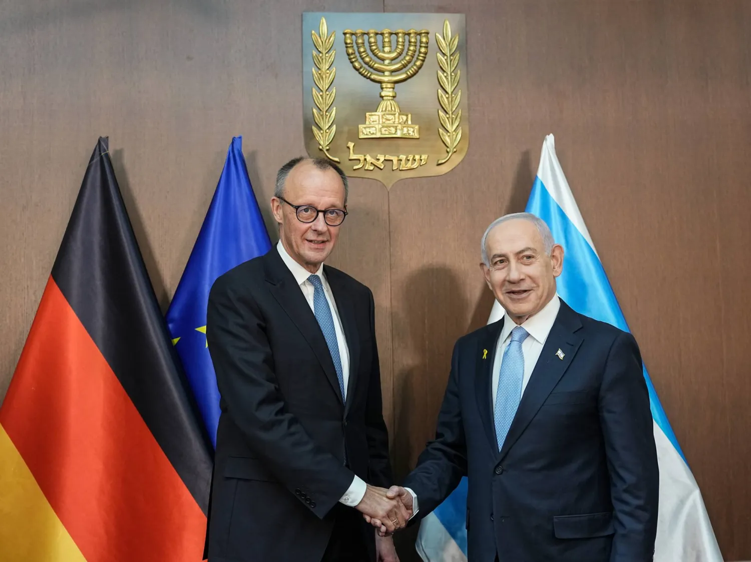 المستشار الألماني فريدريش ميرتس ورئيس الوزراء الإسرائيلي بنيامين نتنياهو في القدس اليوم (د.ب.أ)