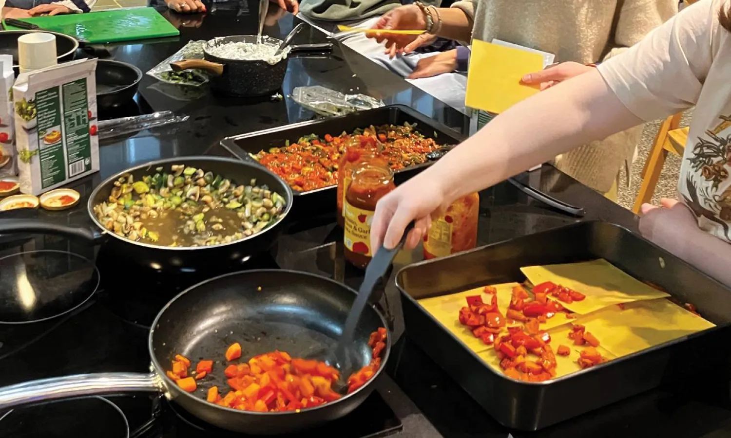 المعلبات مثل الطماطم والفاصوليا خيار اقتصادي جيد بشرط اختيار الأنواع قليلة الصوديوم (جامعة بروك)