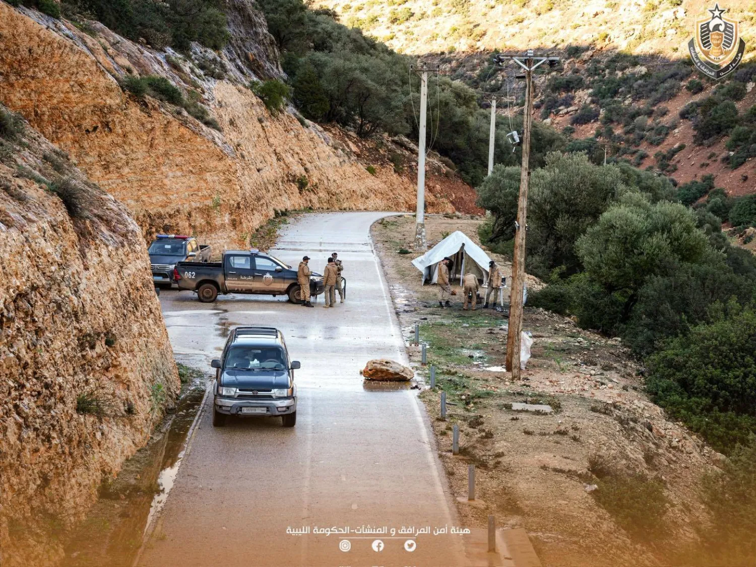 قوات من هيئة أمن المرافق بحكومة حماد على أحد الجسور (الهيئة)