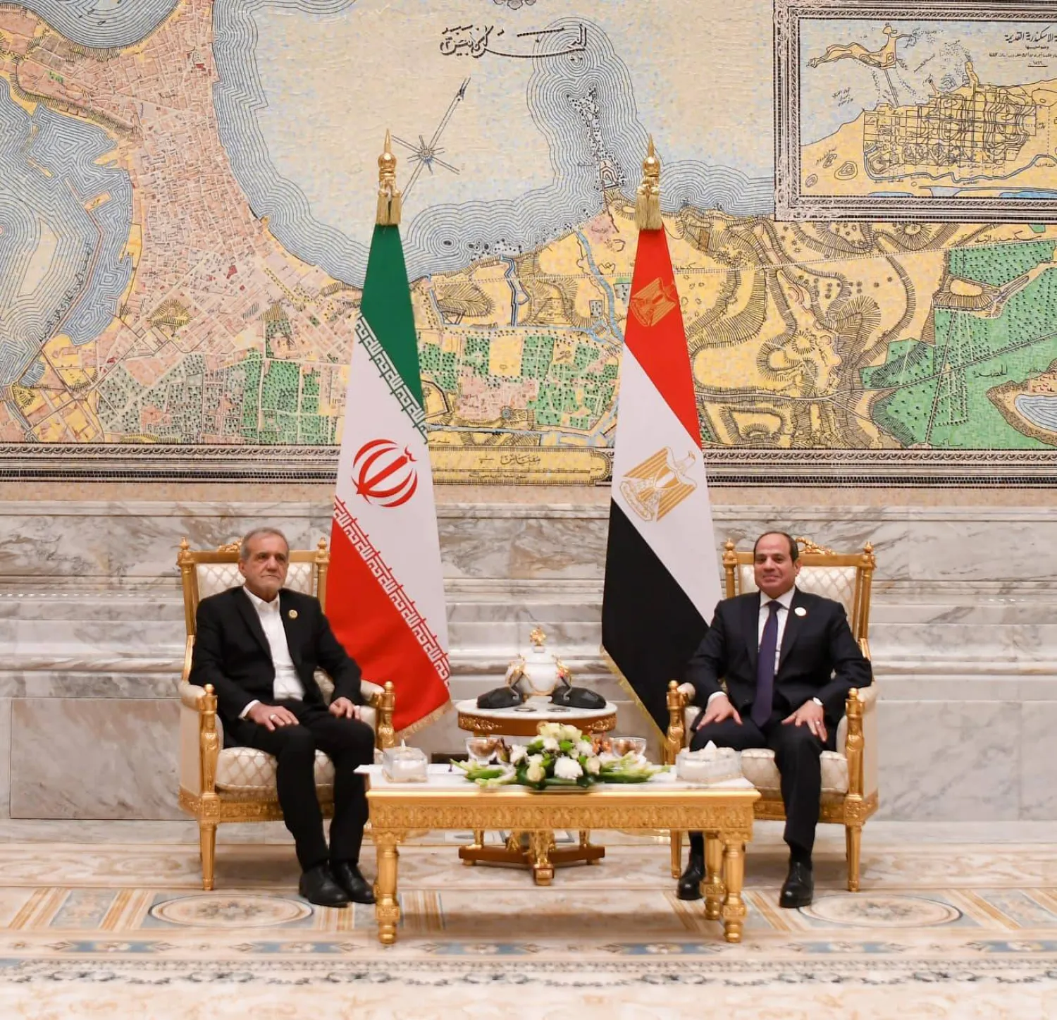 الرئيس المصري عبد الفتاح السيسي خلال لقائه مع نظيره الإيراني في القاهرة ديسمبر الماضي (الرئاسة المصرية)