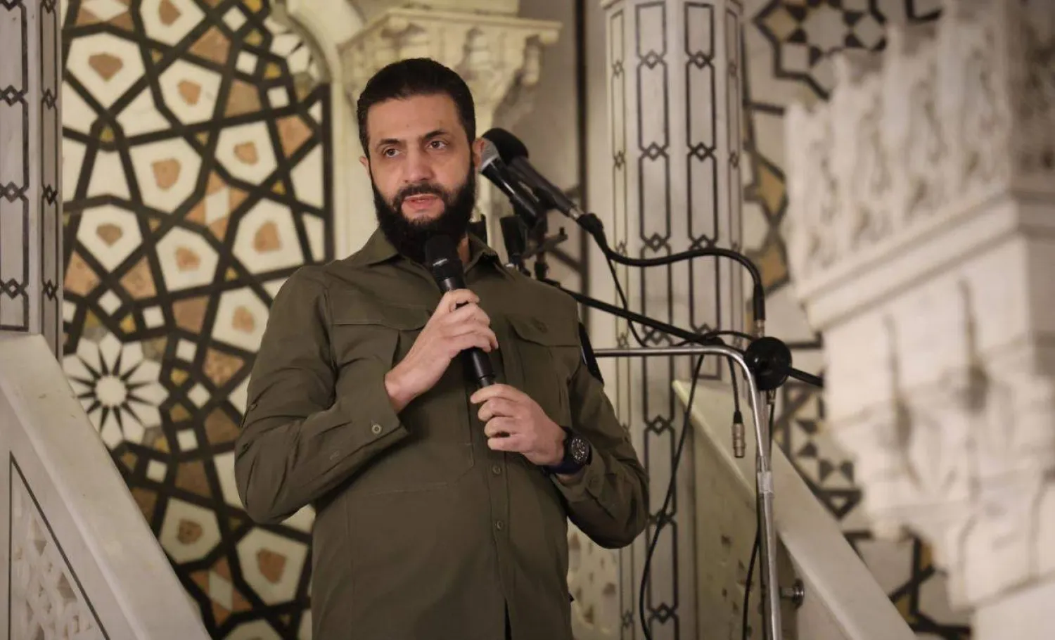 الرئيس السوري أحمد الشرع في الجامع الأموي (سانا)