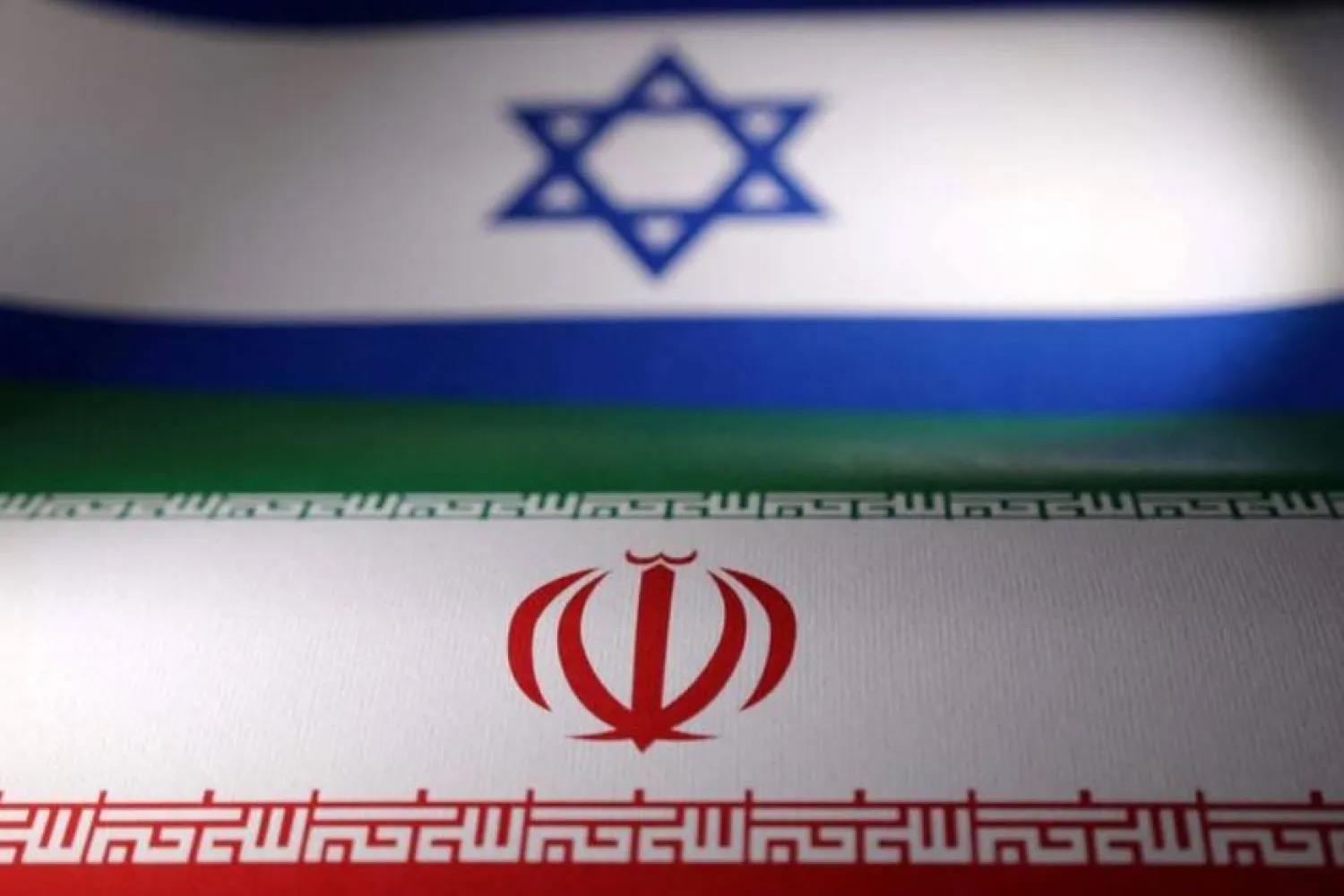 صورة مركبة للعلمين الإسرائيلي والإيراني (أرشيفية - رويترز)