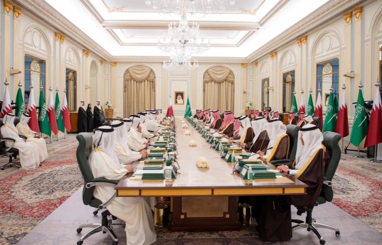 الأمير محمد بن سلمان ولي العهد رئيس مجلس الوزراء السعودي، والشيخ تميم بن حمد أمير قطر يترأسان مجلس التنسيق السعودي – القطري (واس)