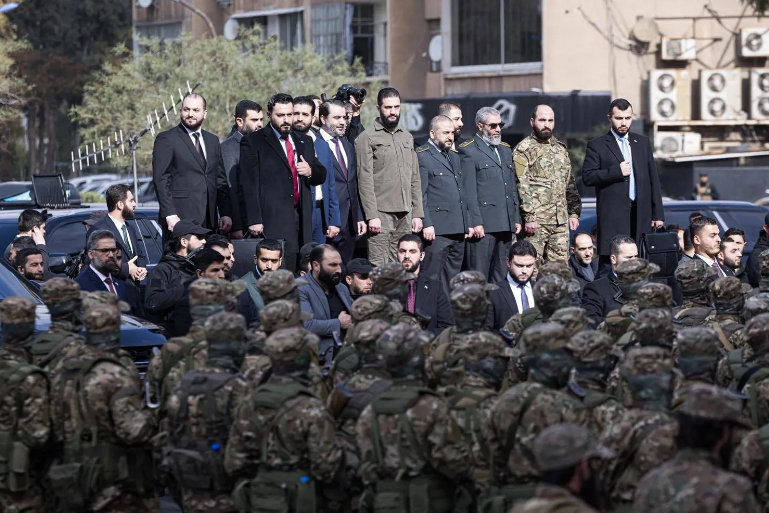الرئيس السوري أحمد الشرع يتابع عرضاً عسكرياً في دمشق (وزارة الدفاع السورية)
