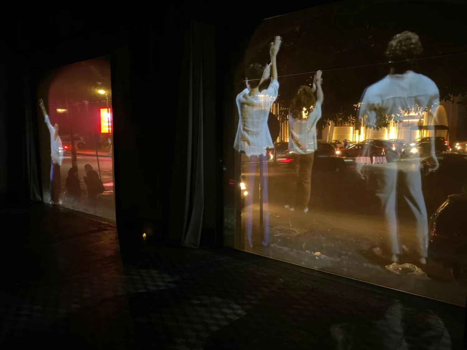 أجساد مُعلّقة بين شهيق الماضي وصخب الشارع (الشرق الأوسط)