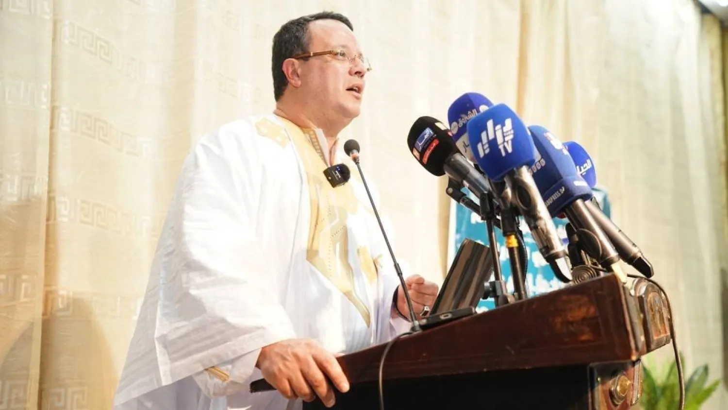 أمين عام «التجمع الوطني الديمقراطي» منذر بودن خلال تجمع في جنوب الجزائر (إعلام حزبي)