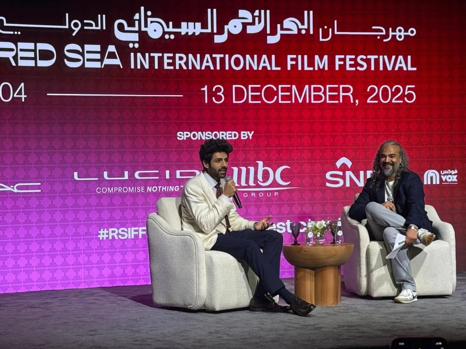 الممثل الهندي استقبله الجمهور بحفاوة (الشرق الأوسط)