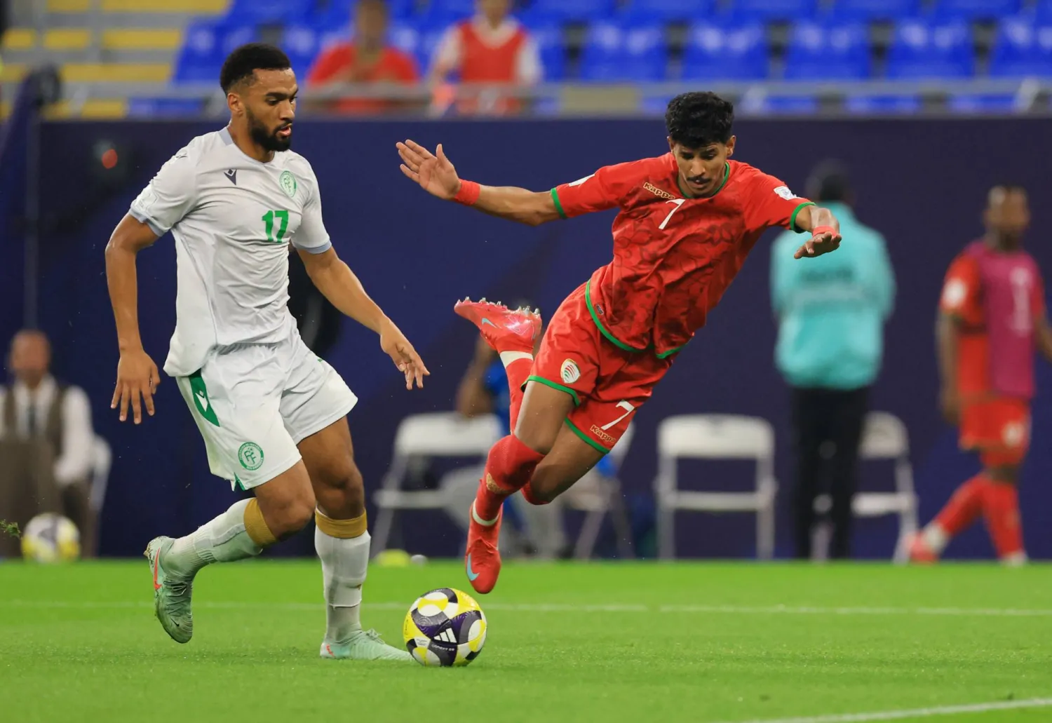 عُمان هزمت جزر القمر وودّعا كأس العرب (رويترز)